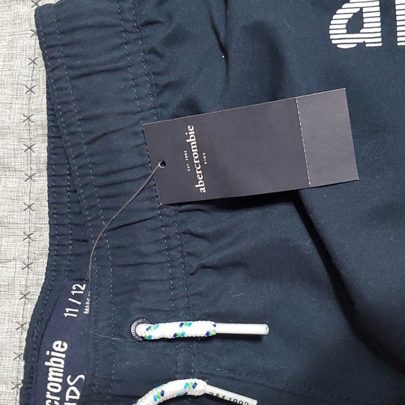 Abercrombie & Fitch Logo Swim Trunks NWT - Picture 5 of 9